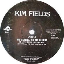 Laden Sie das Bild in den Galerie-Viewer, Kim Fields : He Loves Me, He Loves Me Not = Me Quiere, No Me Quiere (12")