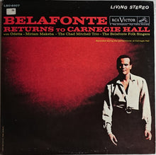 Laden Sie das Bild in den Galerie-Viewer, Harry Belafonte With Odetta ~ Miriam Makeba ~ The Chad Mitchell Trio ~ The Belafonte Folk Singers : Belafonte Returns To Carnegie Hall (2xLP, Album, Gat)