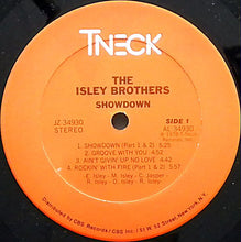 Laden Sie das Bild in den Galerie-Viewer, The Isley Brothers : Showdown (LP, Album, Pet)