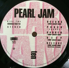 Laden Sie das Bild in den Galerie-Viewer, Pearl Jam : Ten (LP, Album, RE)