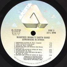 Laden Sie das Bild in den Galerie-Viewer, Manfred Mann's Earth Band : Somewhere In Afrika (LP, Album)