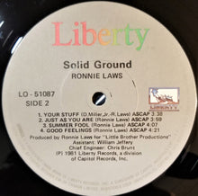 Laden Sie das Bild in den Galerie-Viewer, Ronnie Laws : Solid Ground (LP, Album)
