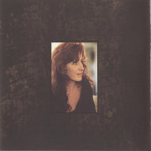 Laden Sie das Bild in den Galerie-Viewer, Bonnie Raitt : Longing In Their Hearts (CD, Album, Club)