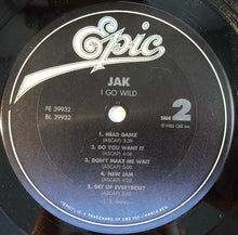 Laden Sie das Bild in den Galerie-Viewer, Jak (5) : I Go Wild (LP, Album)