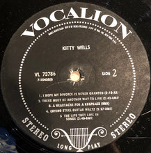 Laden Sie das Bild in den Galerie-Viewer, Kitty Wells : Kitty Wells (LP)