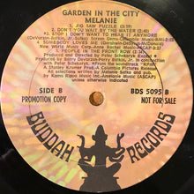 Laden Sie das Bild in den Galerie-Viewer, Melanie (2) : Garden In The City (LP, Album, Promo, Son)