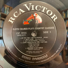 Laden Sie das Bild in den Galerie-Viewer, Floyd Cramer : Plays Country Classics (LP, Album)