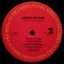 Laden Sie das Bild in den Galerie-Viewer, James Taylor (2) : Never Die Young (LP, Album, Car)