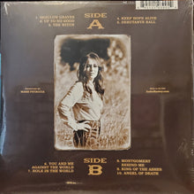 Laden Sie das Bild in den Galerie-Viewer, India Ramey : Shallow Graves (LP, bon)