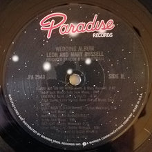 Laden Sie das Bild in den Galerie-Viewer, Leon & Mary Russell : Wedding Album (LP, Album, Los)