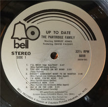 Laden Sie das Bild in den Galerie-Viewer, The Partridge Family Starring Shirley Jones (2) Featuring David Cassidy : Up To Date (LP, Album, Mon)