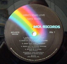 Laden Sie das Bild in den Galerie-Viewer, Tanya Tucker : Here's Some Love (LP, Album, Pin)