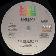 Laden Sie das Bild in den Galerie-Viewer, David Bowie : Day-In Day-Out (12", Promo)