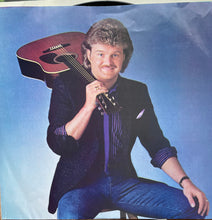 Laden Sie das Bild in den Galerie-Viewer, Ricky Skaggs : Country Boy (LP, Album, Pit)