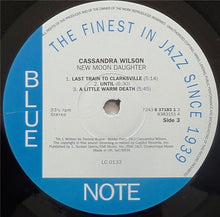 Laden Sie das Bild in den Galerie-Viewer, Cassandra Wilson : New Moon Daughter (2xLP, Album)