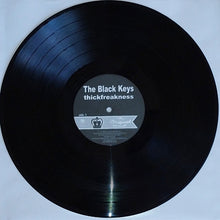 Laden Sie das Bild in den Galerie-Viewer, The Black Keys : Thickfreakness (LP, RE)