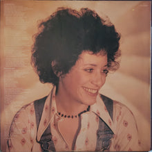 Laden Sie das Bild in den Galerie-Viewer, Janis Ian : Between The Lines (LP, Album, San)