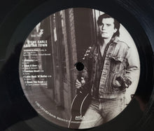 Laden Sie das Bild in den Galerie-Viewer, Steve Earle : Guitar Town (LP, Album, RE, 180)