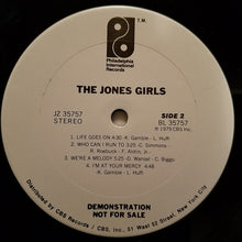 Laden Sie das Bild in den Galerie-Viewer, The Jones Girls : The Jones Girls (LP, Album, Promo)