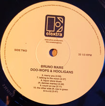 Laden Sie das Bild in den Galerie-Viewer, Bruno Mars : Doo-Wops & Hooligans (LP, Album, RP)