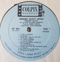 Laden Sie das Bild in den Galerie-Viewer, Freddie Scott (2) : Freddie Scott Sings (LP, Album, Mon)