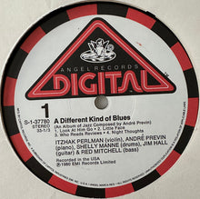 Laden Sie das Bild in den Galerie-Viewer, Itzhak Perlman, André Previn, Shelly Manne, Jim Hall, Red Mitchell : A Different Kind Of Blues (LP, Album)