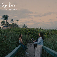 Laden Sie das Bild in den Galerie-Viewer, Gigi Perez : Gigi Perez - Live From VEVO (7", RSD)
