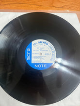 Laden Sie das Bild in den Galerie-Viewer, Art Blakey And The Jazz Messengers* : Moanin' (LP, Album, RE)