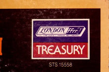 Charger l'image dans la galerie, Mussorgsky* / Tchaikovsky*, Leopold Stokowski : Pictures At An Exhibition · 1812 Overture (LP, Comp)