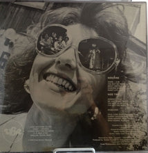 Laden Sie das Bild in den Galerie-Viewer, Vicki Britton : ...Alive (LP)