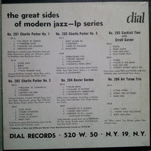 Laden Sie das Bild in den Galerie-Viewer, The Woody Herman Woodchoppers* : Swinging With The Woody Herman Woodchoppers (10")