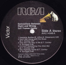 Laden Sie das Bild in den Galerie-Viewer, Earl Thomas Conley : Somewhere Between Right And Wrong (LP, Album, Ind)