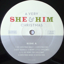 Laden Sie das Bild in den Galerie-Viewer, She & Him : A Very She & Him Christmas (LP, Album)