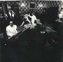 Laden Sie das Bild in den Galerie-Viewer, Chic : Risqué (LP, Album, SP)