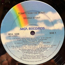 Laden Sie das Bild in den Galerie-Viewer, George Strait : Strait From The Heart (LP, Album)