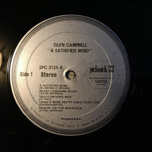 Laden Sie das Bild in den Galerie-Viewer, Glen Campbell : A Satisfied Mind (LP, Comp)