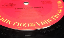 Laden Sie das Bild in den Galerie-Viewer, Paul McCartney : Ebony And Ivory (12", Ter)