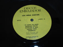 Laden Sie das Bild in den Galerie-Viewer, Lupe Saucedo, Samuel Rodriguiz : Los Mikes Guitars (LP, Album, Mono)