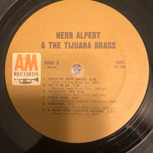 Laden Sie das Bild in den Galerie-Viewer, Herb Alpert & The Tijuana Brass : The Lonely Bull (LP, Album)