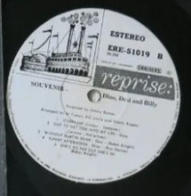 Laden Sie das Bild in den Galerie-Viewer, Dino, Desi & Billy : Souvenir (LP, Album)