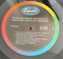 Laden Sie das Bild in den Galerie-Viewer, Peter & Gordon : Peter & Gordon Sing And Play The Hits Of Nashville, Tennessee (LP, Album)