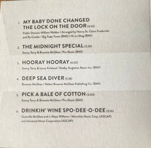 Laden Sie das Bild in den Galerie-Viewer, Taj Mahal & Ry Cooder : Get On Board - The Songs Of Sonny Terry & Brownie McGhee (CD, Album)