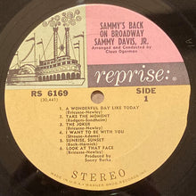 Laden Sie das Bild in den Galerie-Viewer, Sammy Davis Jr. : Sammy's Back On Broadway (LP)