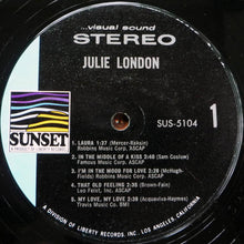 Laden Sie das Bild in den Galerie-Viewer, Julie London : Julie London (LP, Comp)