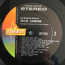 Laden Sie das Bild in den Galerie-Viewer, Julie London : The Wonderful World Of Julie London (LP, Album)