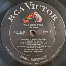 Charger l'image dans la galerie, Chet Atkins : It's A Guitar World (LP, Hol)