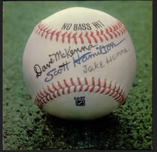 Laden Sie das Bild in den Galerie-Viewer, Dave McKenna · Scott Hamilton · Jake Hanna : No Bass Hit (LP, Album)
