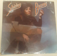 Laden Sie das Bild in den Galerie-Viewer, Shirley Bassey : And I Love You So (LP, Album)