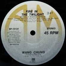 Laden Sie das Bild in den Galerie-Viewer, Wang Chung / Jesse Johnson And Stephanie Spruill : Fire In The Twilight / Heart Too Hot To Hold (12", Single)