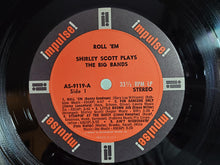 Laden Sie das Bild in den Galerie-Viewer, Shirley Scott : Roll 'Em: Shirley Scott Plays The Big Bands (LP, Album)
